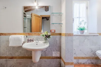 Wohnung im ersten Stock mit privatem Garten