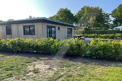 Schönes Chalet am Wasser in Friesland