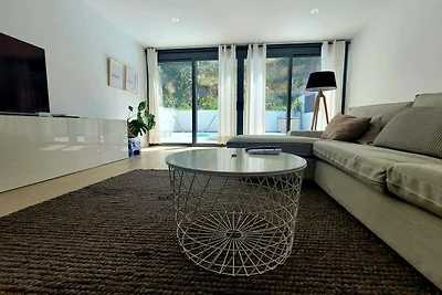 Stilvolle, moderne Villa am Stadtrand von...