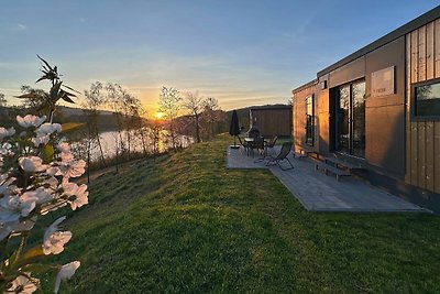 Tinyhouse  con sauna e vasca idromassaggio.