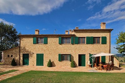 Landhaus in Montelabbate mit Pool