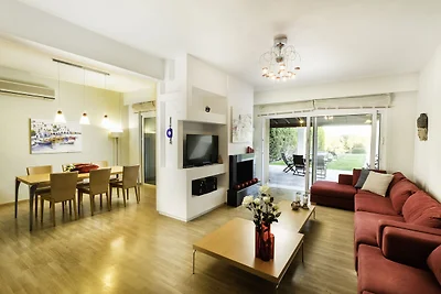 Geräumige Villa mit eigenem Pool in Gennadi