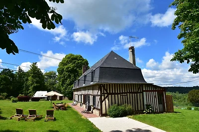 Angenehmes Ferienhaus in Asnières mit...