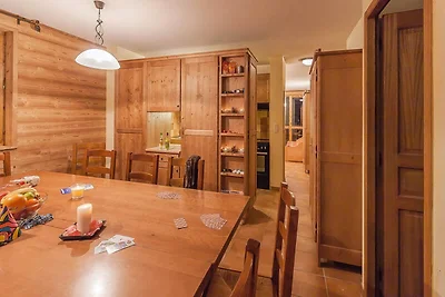 7-Zimmer-Maisonette-Wohnung für 12/14...