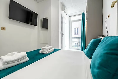 Deluxe-Schlafzimmer mit Balkon im Cannes...