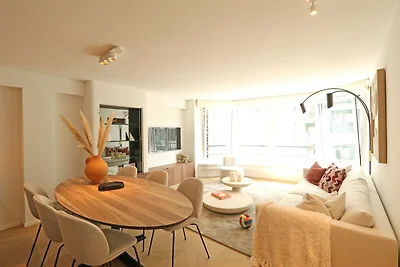 Schöne Wohnung mit seitlichem Meerblick