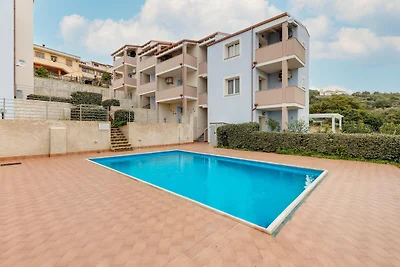 Privater Swimmingpool und privater Garten