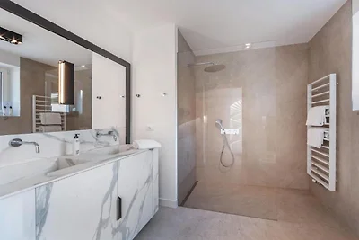 Moderno appartamento a Merano con doccia...
