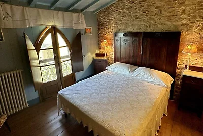 Schönes Doppelhaus aus Stein