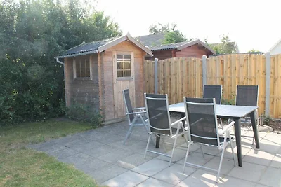 Schönes Ferienhaus mit Garten in Strandnähe