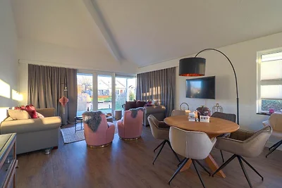 Luxuriöse Villa mit 3 Schlafzimmern am Wasser