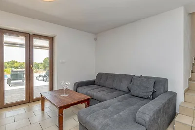 Ferienhaus in Jursici mit Schwimmbecken