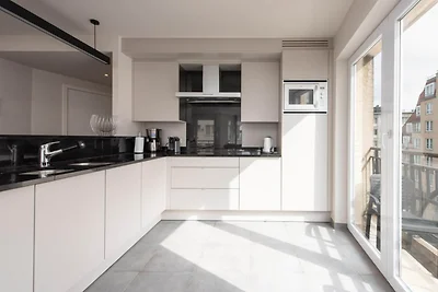 Schöne Wohnung mit seitlichem Meerblick