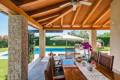 Villa in Svetvincenat mit Schwimmbecken