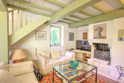 Elegante stenen villa met zwembad nabij...