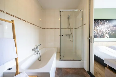 Villa in Andijk mit Whirlpool und Garten