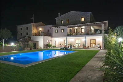 Luxuriöse Villa mit privatem Pool