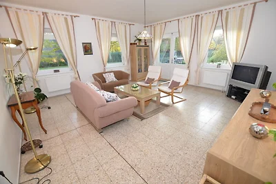 Ampia villa con piscina