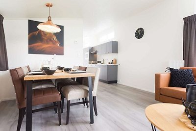 Modernes Chalet mit Geschirrspüler.