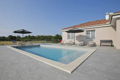 Villa in Kanfanar mit Swimmingpool