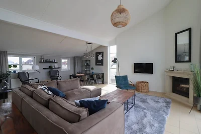 Luxuriöse freistehende Villa in Strandnähe