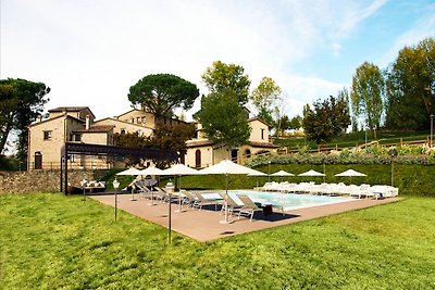 Luxuriöses Ferienhaus in Montone mit 2...