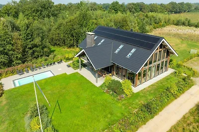 Villa mit beheiztem Pool und Sauna