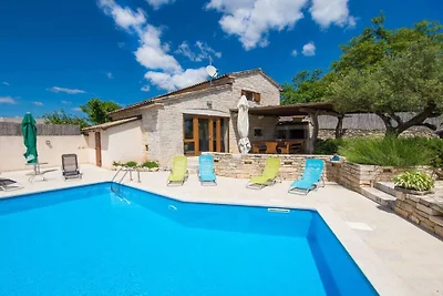 Villa a Pazin con piscina