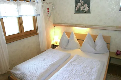 Chalet in Caroles con una foresta vicina