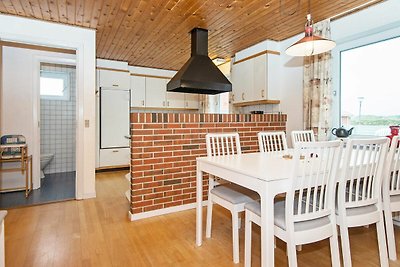 Einladendes Ferienhaus in Frostrup am Strand