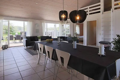 8 persoons vakantie huis in Væggerløse-By...