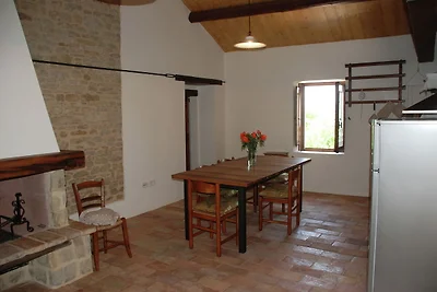 Caratteristico casale a Barchi (Marche)