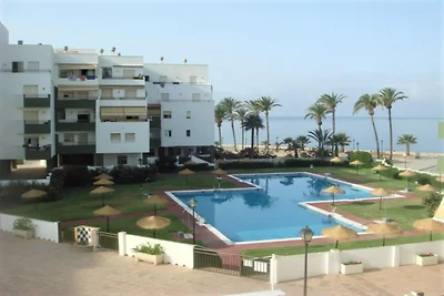 Ferienhaus am Strand mit Swimmingpool