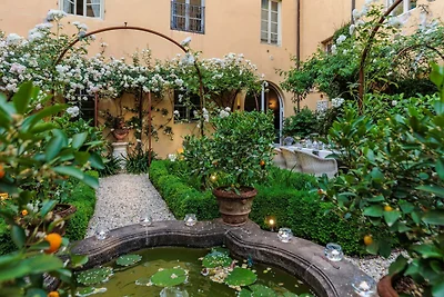 Luxe appartement met privétuin in Lucca