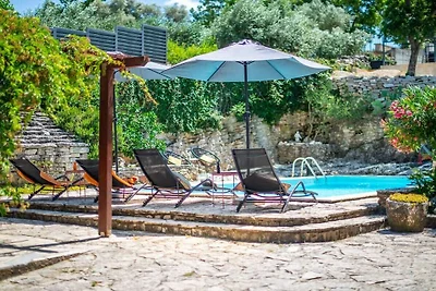 Villa in Rakalj mit Schwimmbecken