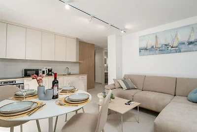Modern City Escape - Two Bedroom Apartment wi...