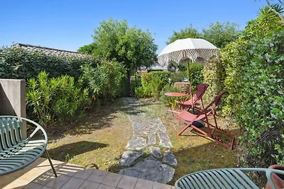 Cazet Cozy - 2BR/6P - Estate with Pool /...