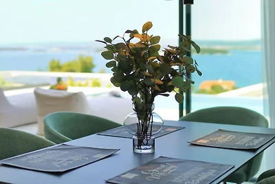 Villa in Tkon mit Schwimmbecken