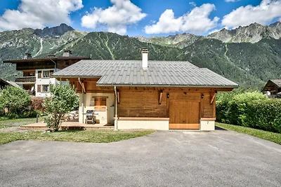 Stylish Chalet with Hot Tub in Peaceful Area