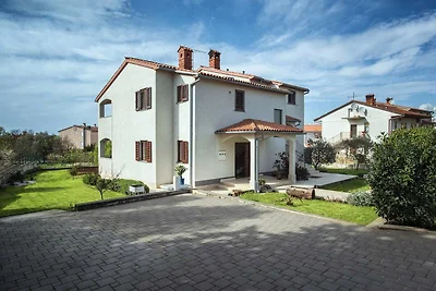 Schön eingerichtete Wohnung mit privatem Pool