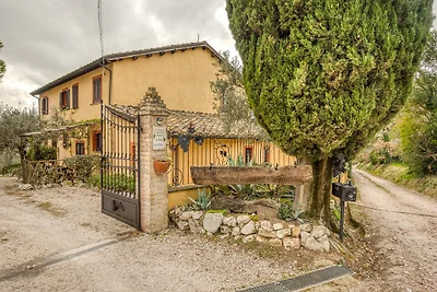 Abgeschiedenes Ferienhaus in Montefalco mit...