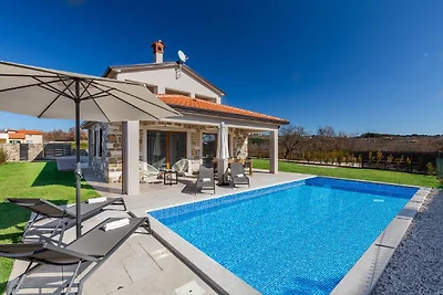 Splendida villa con piscina e terrazza