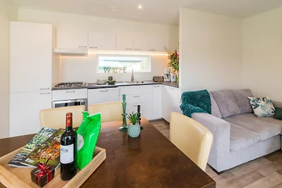 Geräumiges Mobilheim mit Terrasse in Erezée