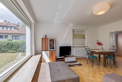 Fijn appartement in Fuldabrück met een tuin