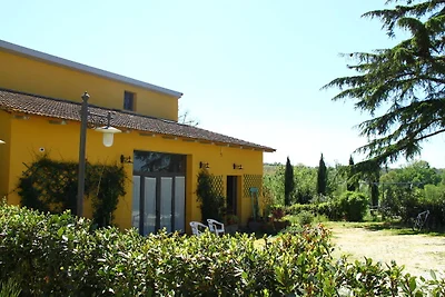 Splendido agriturismo con piscina in comune