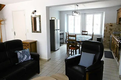 Huis vlakbij het strand met tuin en barbecue