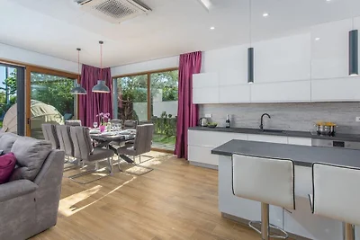 Villa in Poreč mit Schwimmbecken