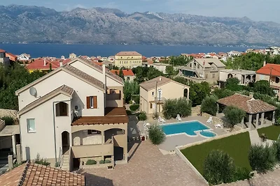 Spaziosa casa vacanze con piscina a Rasanze