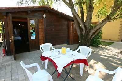 Cottage rustico a Magione con piscina