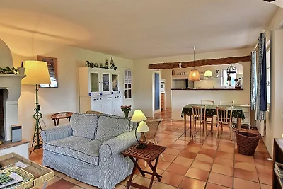 Moderne Villa mit Swimmingpool in Salernes...